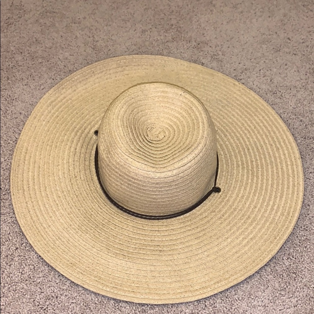 tan weave sun hat